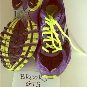 BROOKS GTS ATHLETIC SHOES